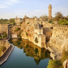 Jour 8 : - Udaipur - Chittorgarh - 240 km de route – 5/6h de conduite