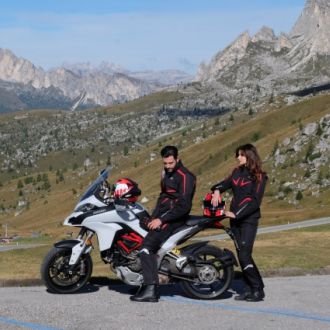 Les Alpes à moto par la région des grands lacs gallery image 3