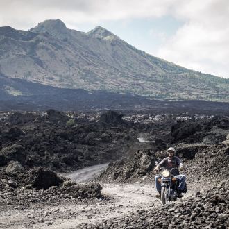 Des volcans de Java aux rizières de Bali à moto gallery image 1