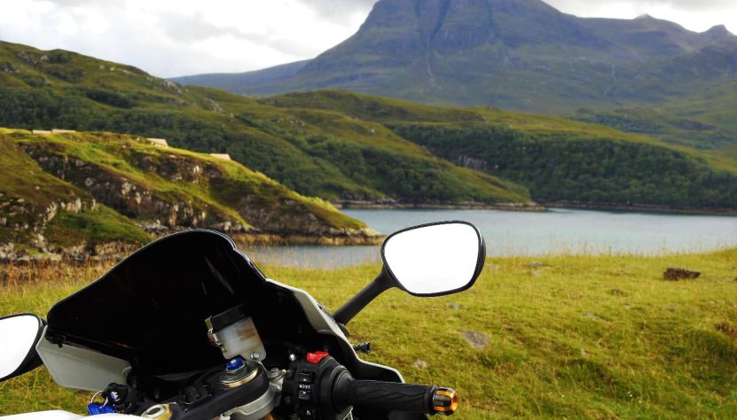 À l’aventure dans les Highlands écossais à moto