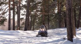 Échappée motoneige en Finlande