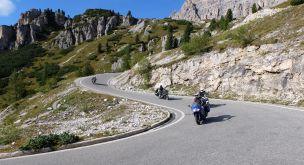 Les Alpes à moto par la région des grands lacs