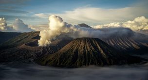 Des volcans de Java aux rizières de Bali à moto