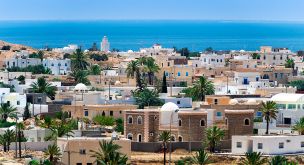 Bound for the boundless Tunisian desert