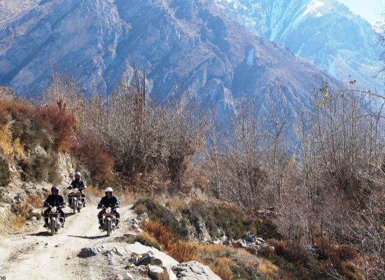 Day 2 - Patan – Chitwan (230 m) - 170 km by road - 5 hours of riding