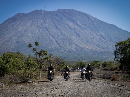 Produit Des volcans de Java aux rizières de Bali à moto Image