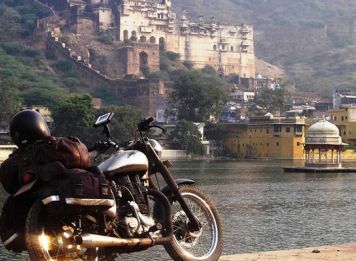 Produit Rajasthan à moto, sur les routes des Maharajas Image