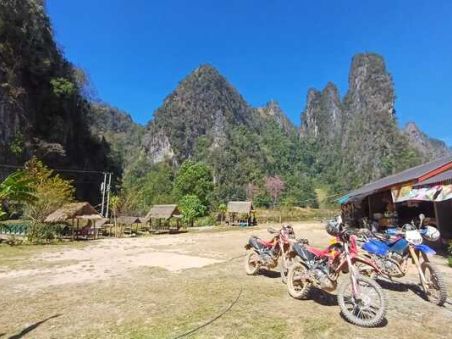 Produit De la Plaine des Jarres aux villages Hmong Image