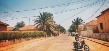 Road trip moto en Guinée : l’Afrique en version brute
