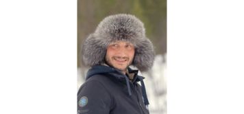 Kevin rejoint Planet Ride pour la motoneige en Laponie